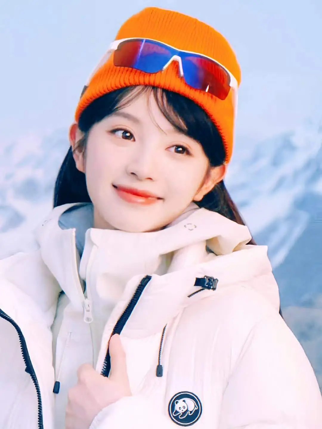 田曦薇这张图直接幻视李兰迪。 ​​​