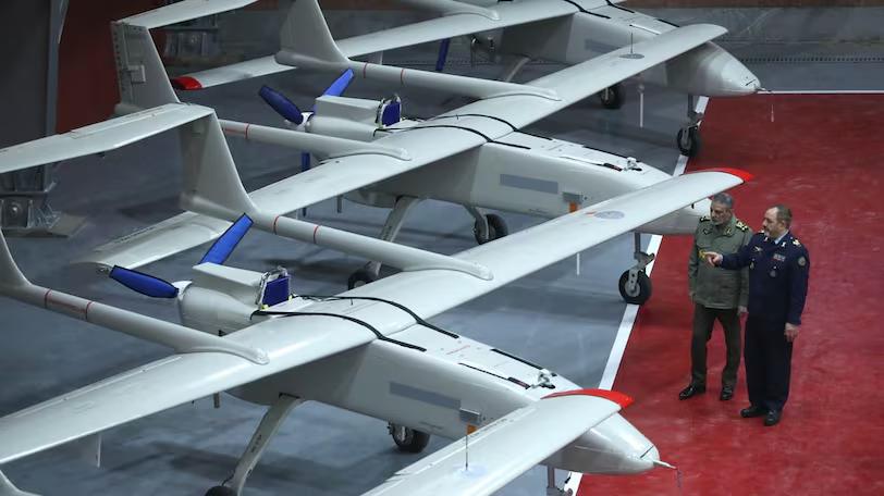 据最新消息，伊朗革命卫队使用自杀式无人机袭击了迪拜国际机场。目前无人机已经成为了