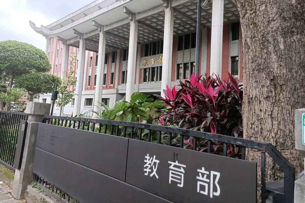 台湾教职员转贴学生赴陆交流资讯遭罚！教师爆：连去大陆玩都要报备「学校被整怕了」
