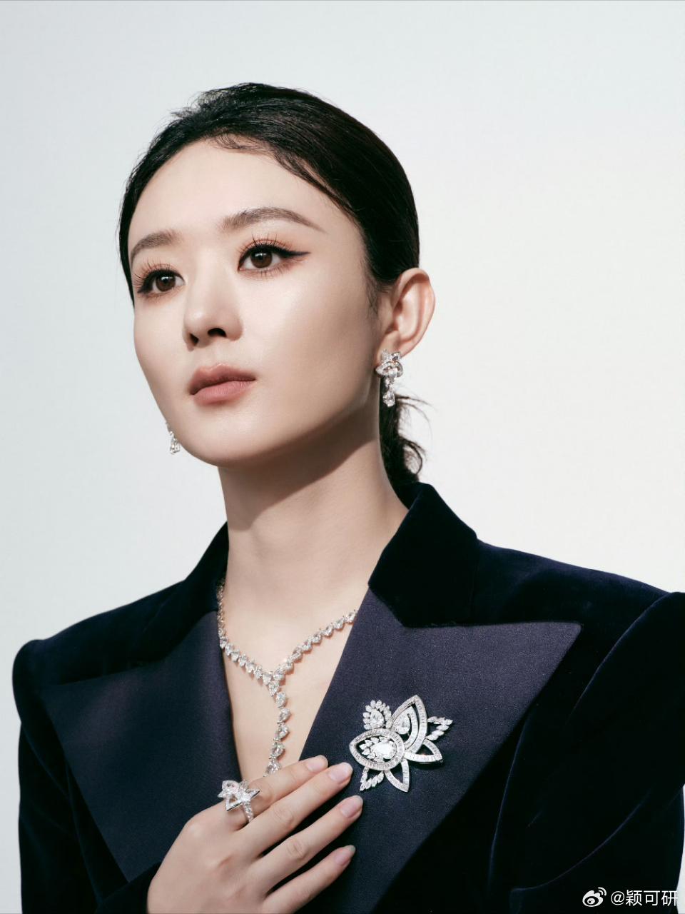 赵丽颖赵丽颖出道二十周年zly赵丽颖 纪梵希我执笔卷写你的青春远方的光与月亮星辰
