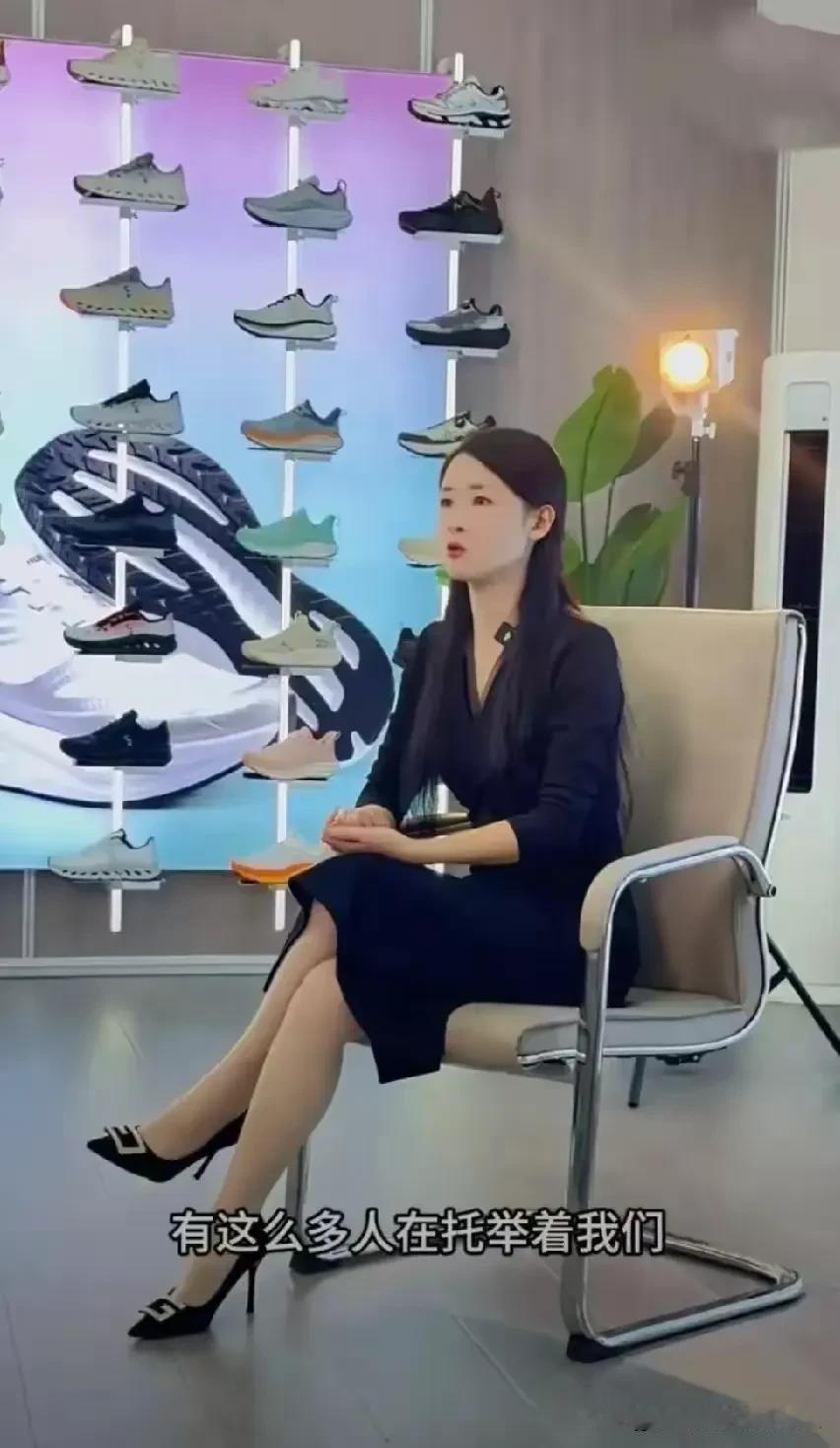 看到晋江那位鞋厂老板的故事，心里真不是滋味。

心软是种稀缺的善良，但在商场这台