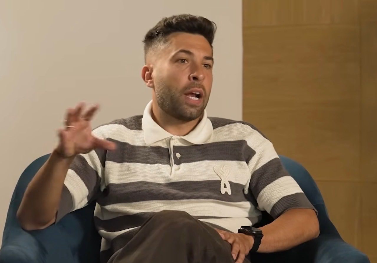❓“抛开足球不谈，是什么让梅西成为一个如此特别的人？”Jordi Alba：> 