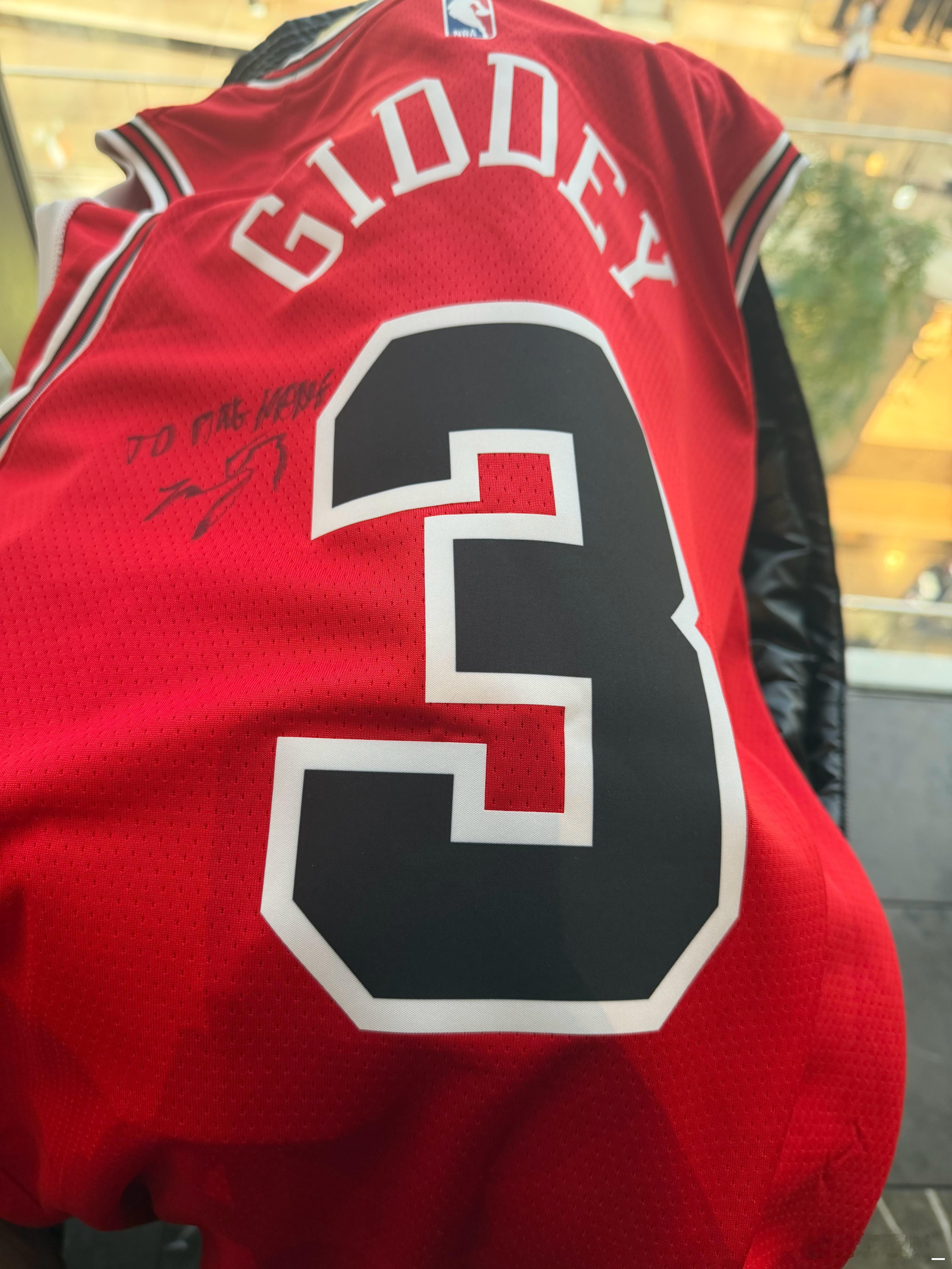 来NBA球星吉迪开的球馆参观一下，感谢吉迪的To签NBA约什吉迪