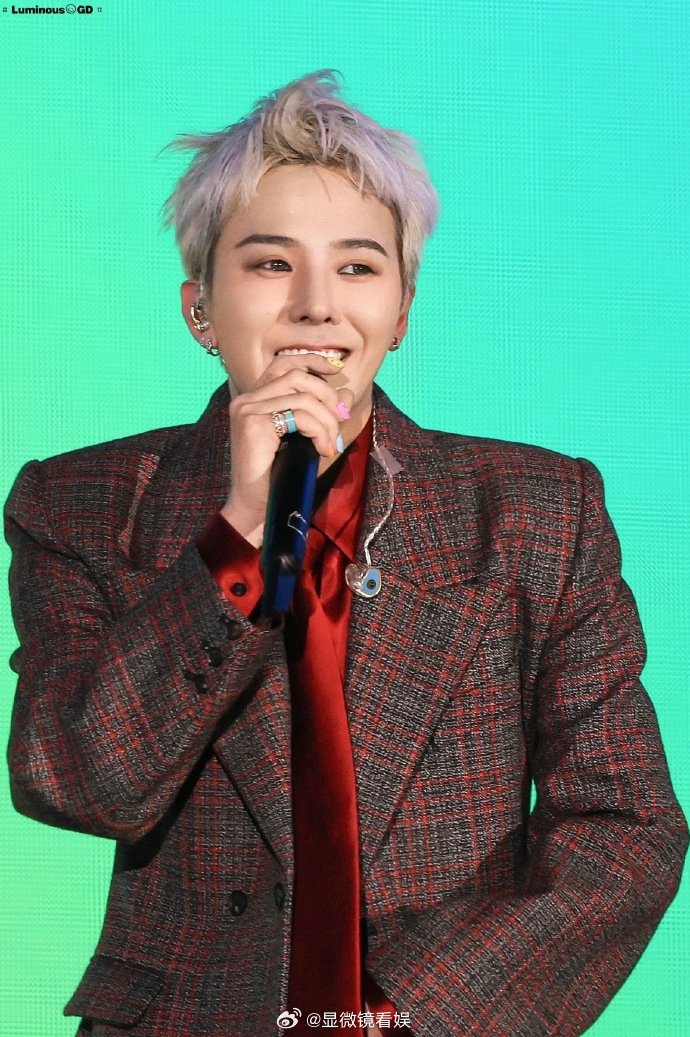 权志龙33年工龄 谁懂这个数字的震撼，权志龙1993年出道至今工龄33年。从童星