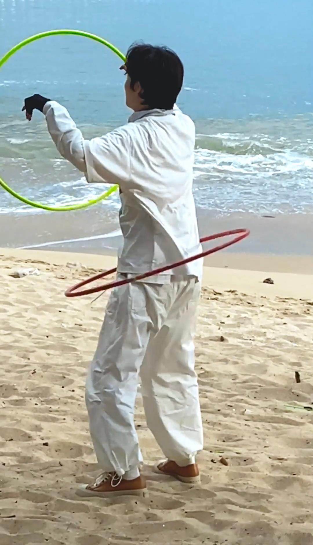 #井胧转呼啦圈# 如果这件事情是发生在井胧身上的话，就一下子变得不那么离谱起来了