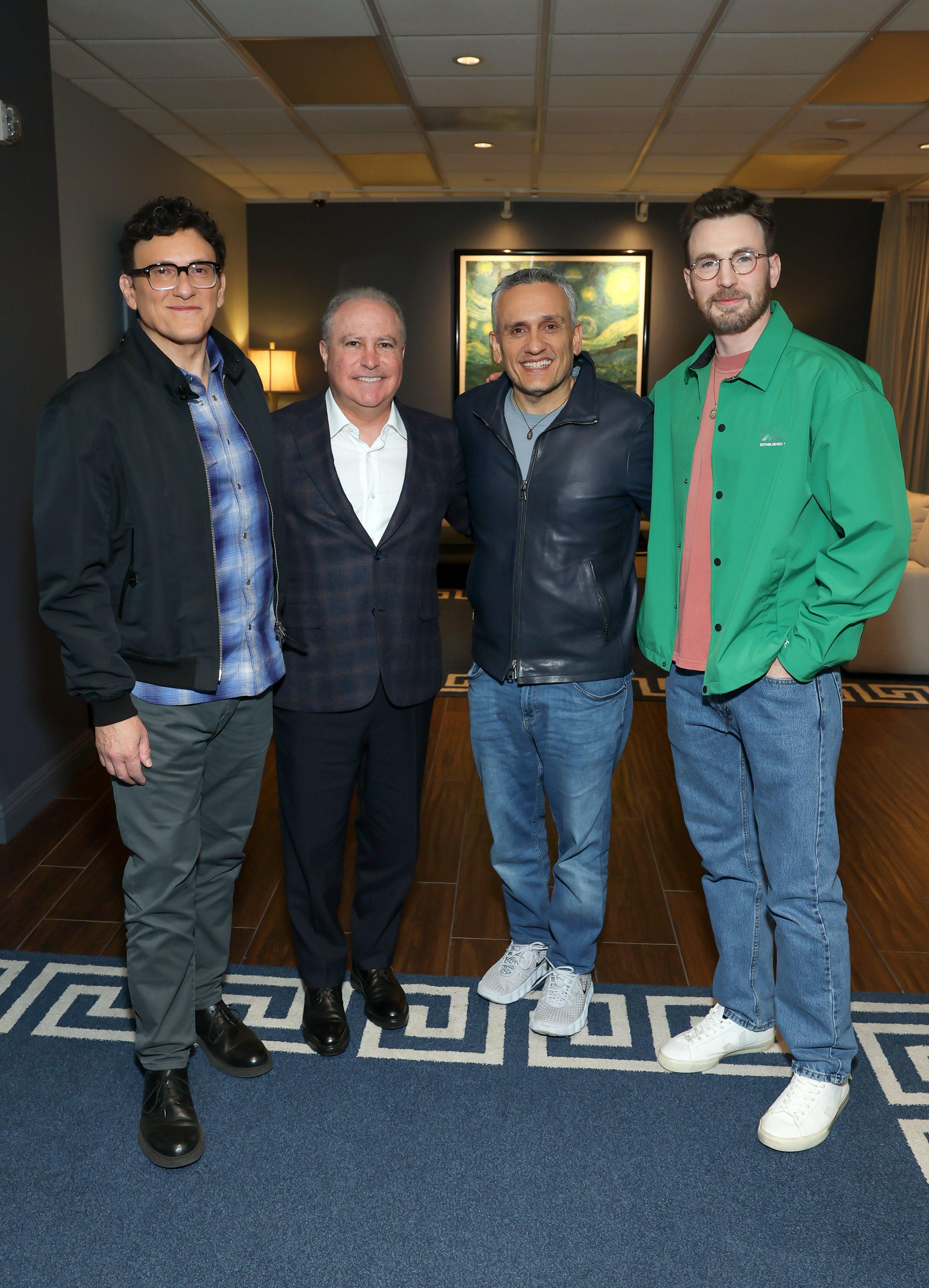 罗素兄弟、Chris Evans、迪士尼高管Alan Bergman 到达拉斯维