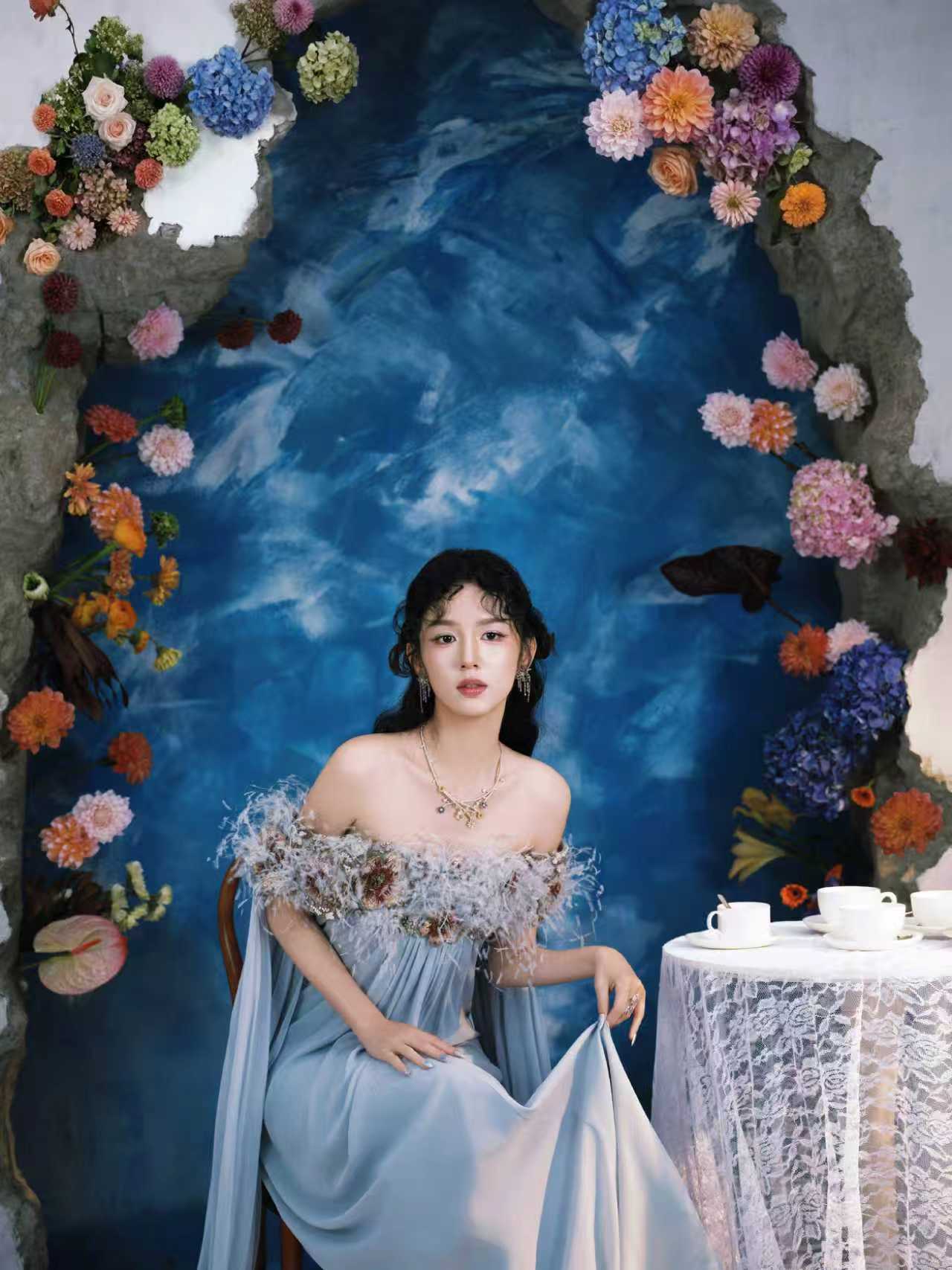 周也小画家造型周也卷毛刘海周也微博之夜 造型出图，描绘自己缤纷世界的小画家，美神