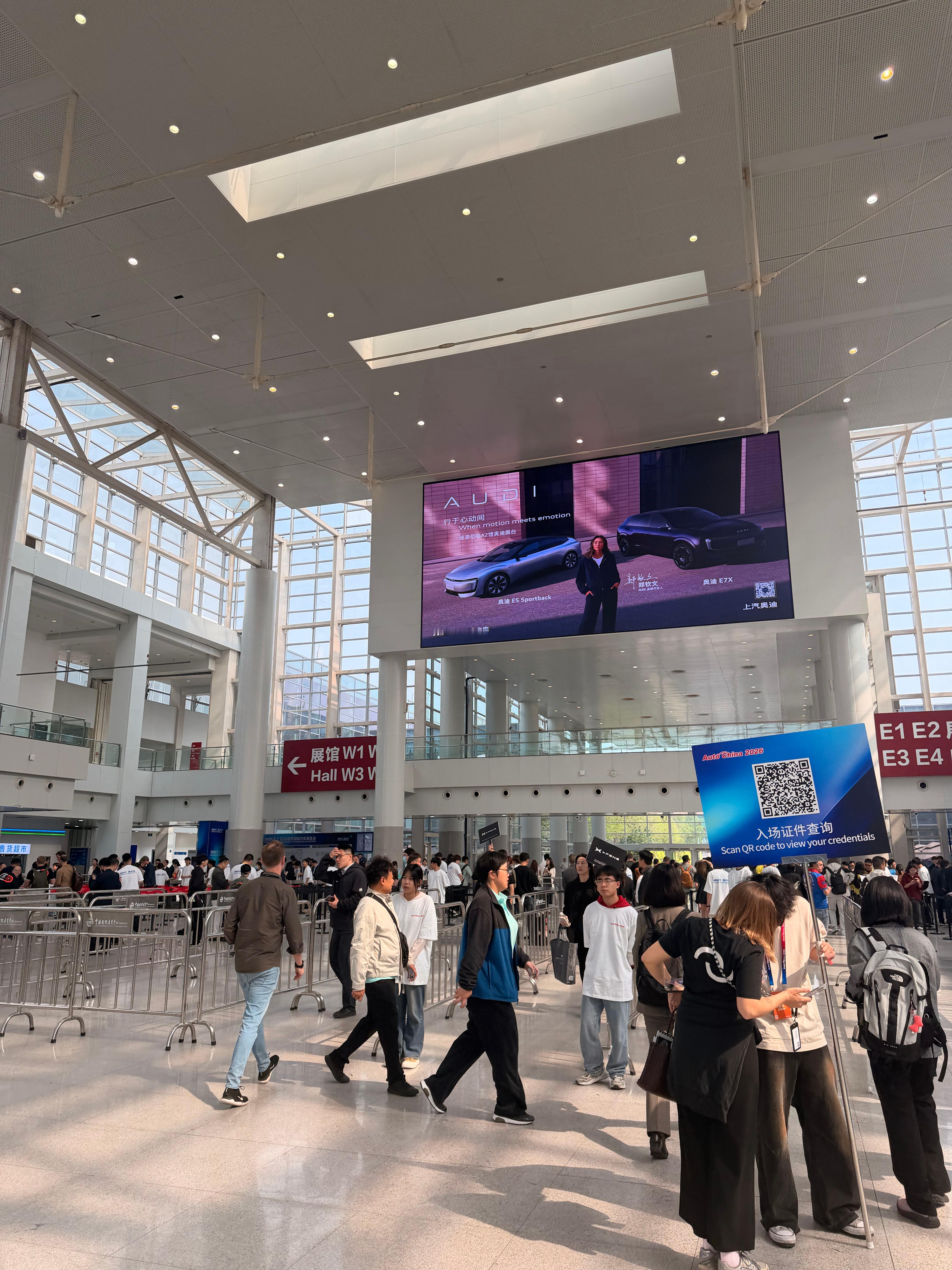 有史以来规模最大的北京车展，1451台展车如果都得看仔细得待多久啊！  霜霜の日