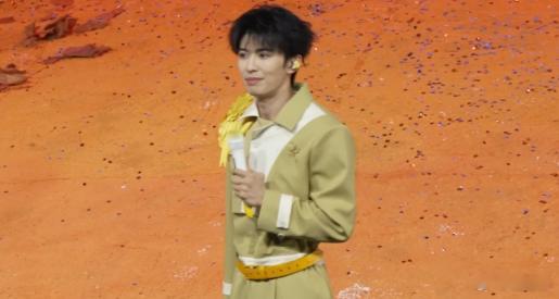 赵小童直播 啊啊啊！赵小童直播玩游戏的时候简直太可爱啦！认真又专注的小模样，偶尔