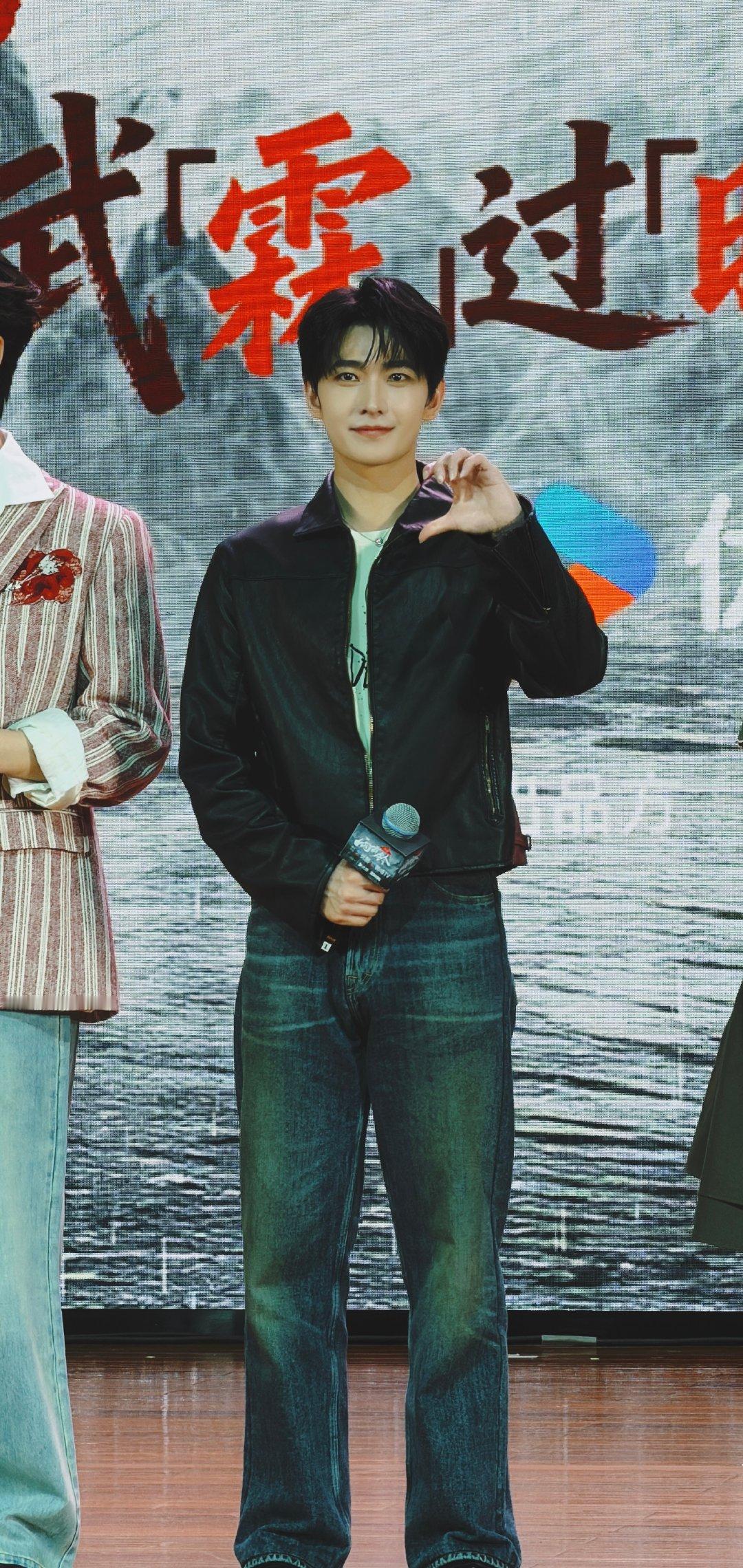 杨洋说雨霖铃是颠覆想象的武侠雨霖铃全员10秒还原侠气合影电视剧雨霖铃打破固有武侠