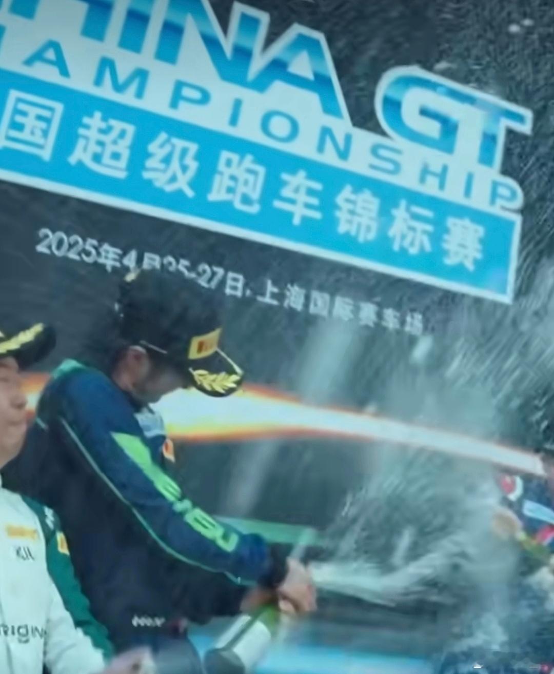 王一博正式确诊为赛博红牛 很长一段时间，我对一博都无感，觉得不过是量产小鲜肉。第