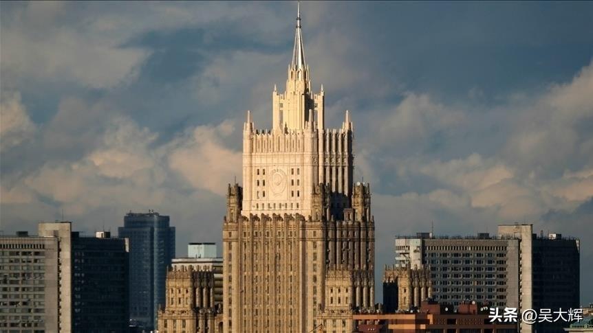 俄罗斯外交部呼吁调查以色列袭击黎巴嫩导致记者身亡事件
 
以色列无人机袭击黎巴嫩