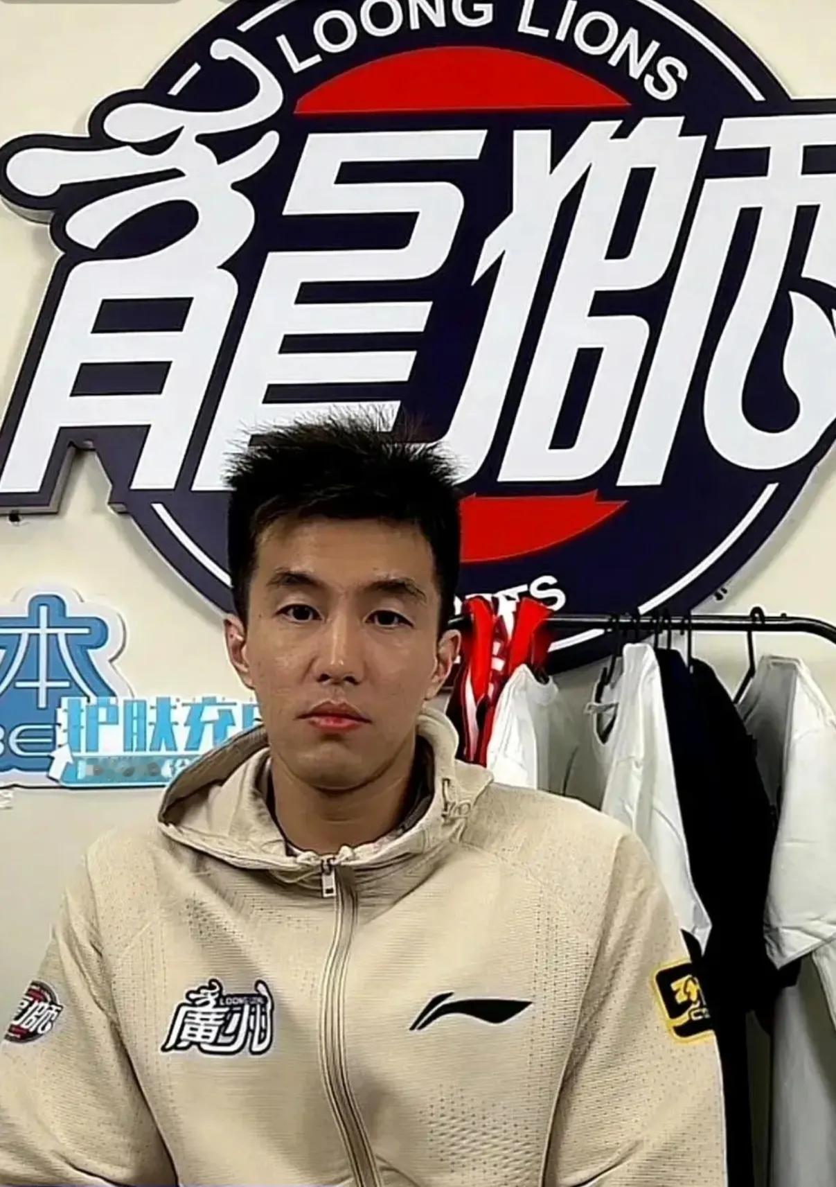 说实话，看了郭艾伦为广州队直播带货，虽然心酸，但也必须要接受4个现实了！

1，