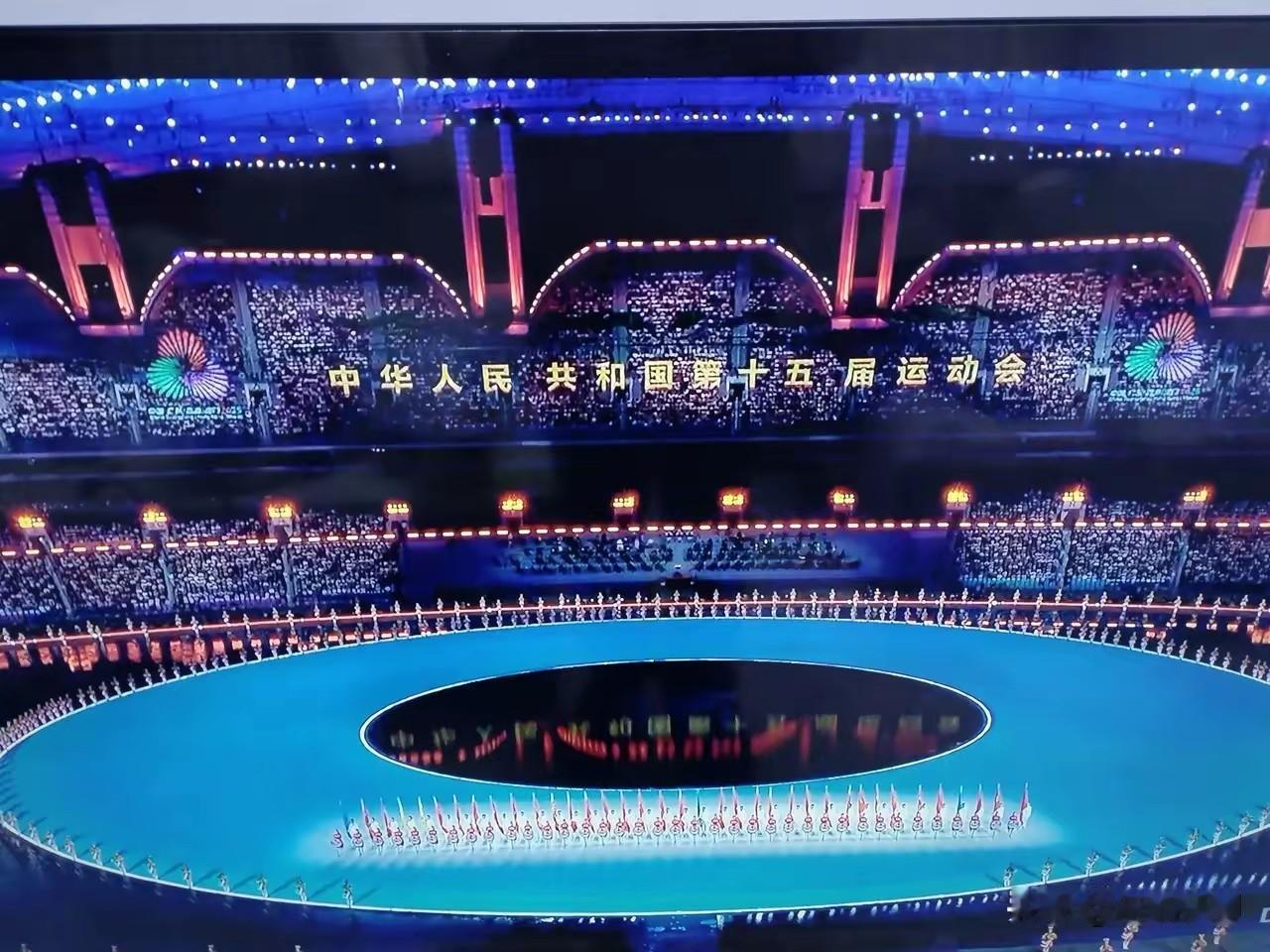 在今晚的全国十五运开幕式上，共有包括22个省、5个自治区、4个直辖市、2个特别行