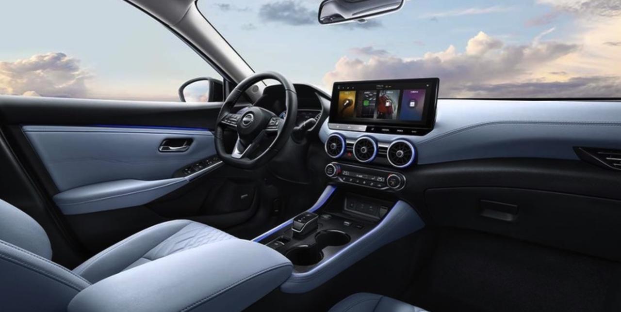 本文对比分析了大众速腾L与日产轩逸两款热门紧凑型家用轿车，指出二者在价格、配置、