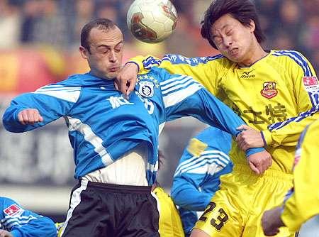 2025年中超联赛结束了，今年大连英博的中场表现如何呢，常规配置就是外援阿利米和