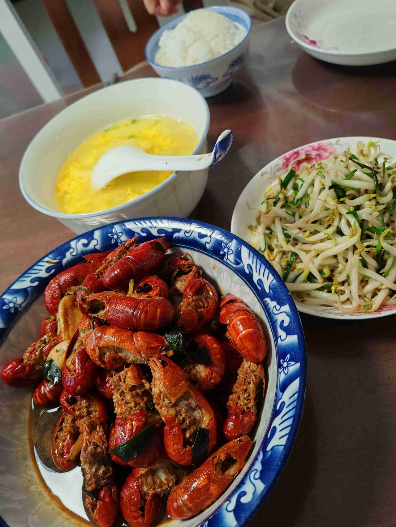 我的今日状态：😁轻松愉快
我这里的天气：☀️晴天
来小姑家，从来不用客气拘束，