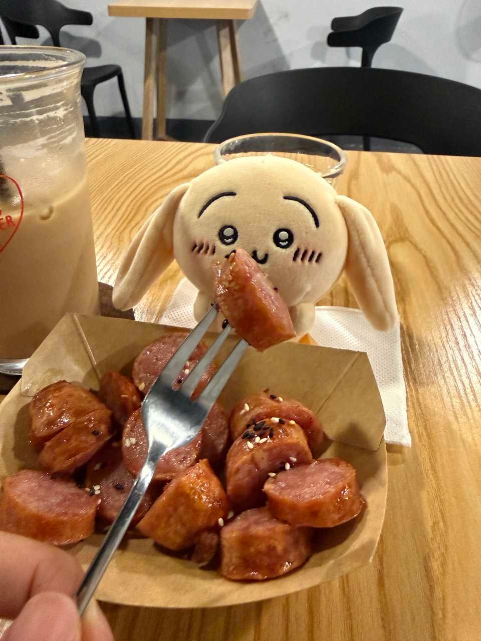 妈妈给喂小肉肠啦 