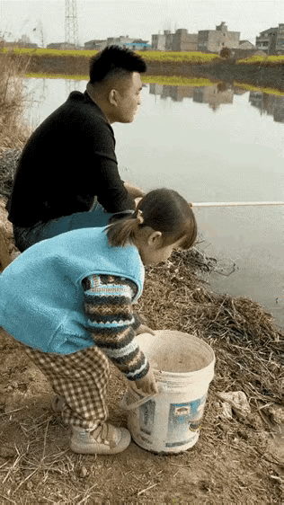 这孩子太有爱心了～