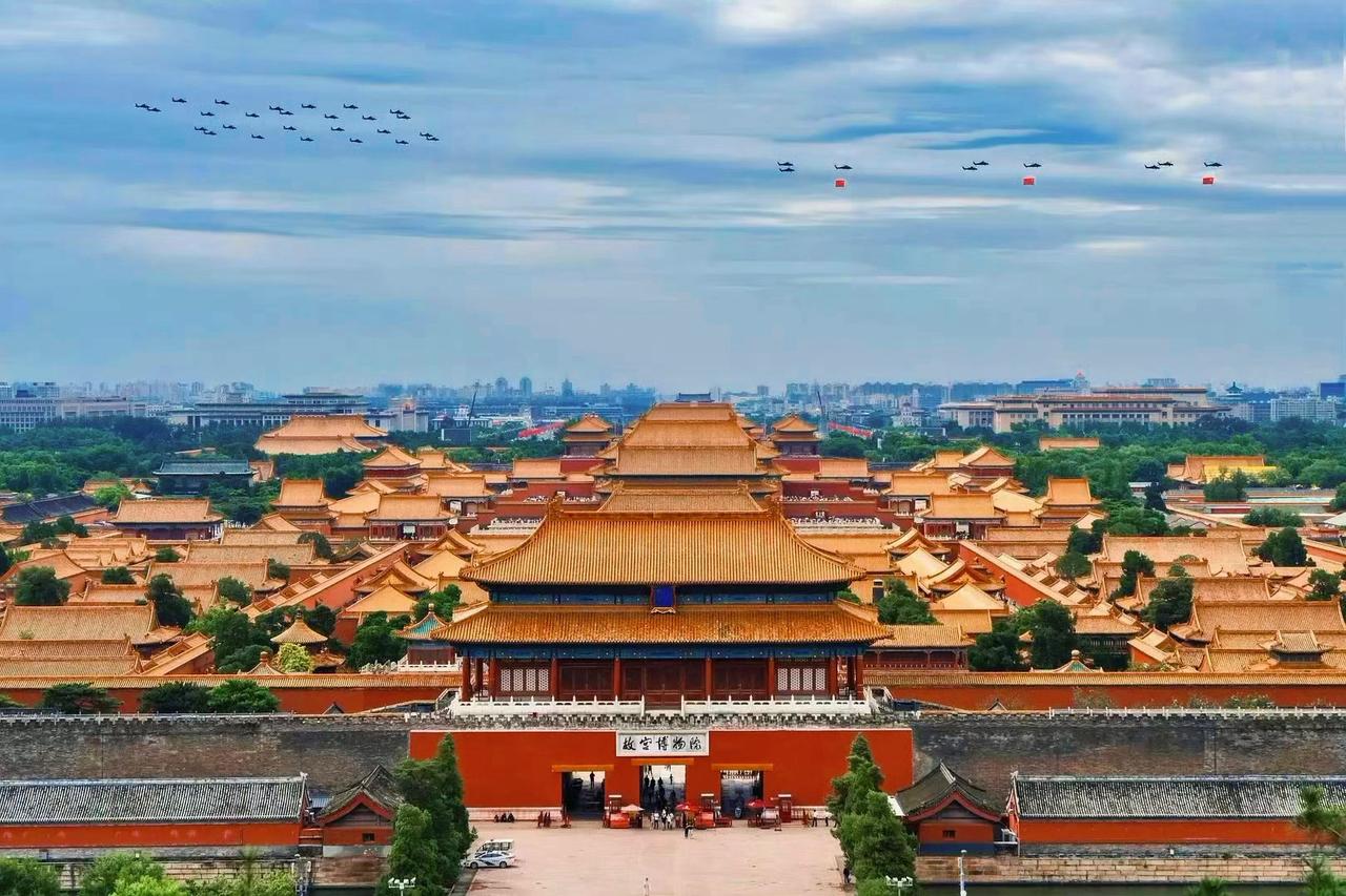 看到一组图，拍的也太好了！中式美学，庄重又辉煌。网图侵删