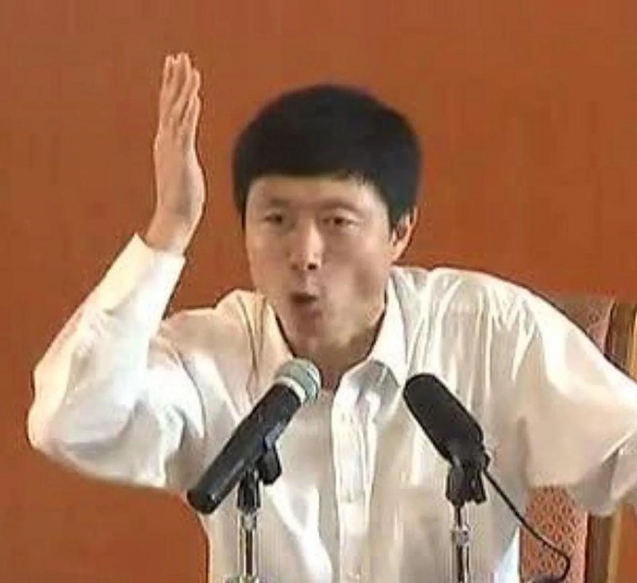 极左就是迷魂汤，
貌似公正充高尚；
善于伪装巧打扮，
实际都是黑心肠！
