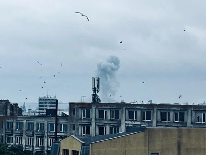一架海上无人机在罗马尼亚康斯坦察黑海港口爆炸。据报道，爆炸发生在78号码头附近，