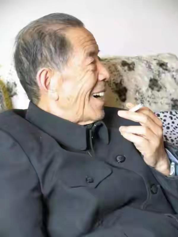 请欣赏已故著名书画家丁二兵先生于一九八七年五月为武威雷台二屏门题写的一块匾额