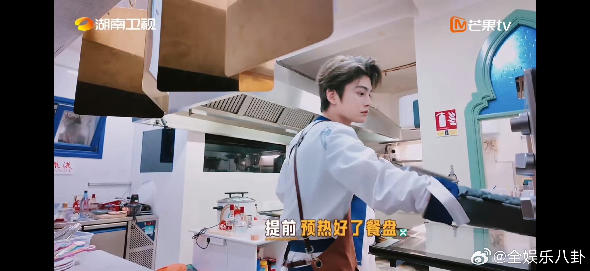 尹浩宇愧疚到手抖 中餐厅 派派这反应也太真实了吧！错点了菜直接愧疚到手抖，隔着屏