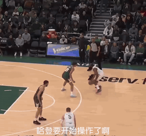 想不到哈登也体会到区别对待的巨星哨了[捂脸]。
经常看NBA的球迷应该知道哈登的