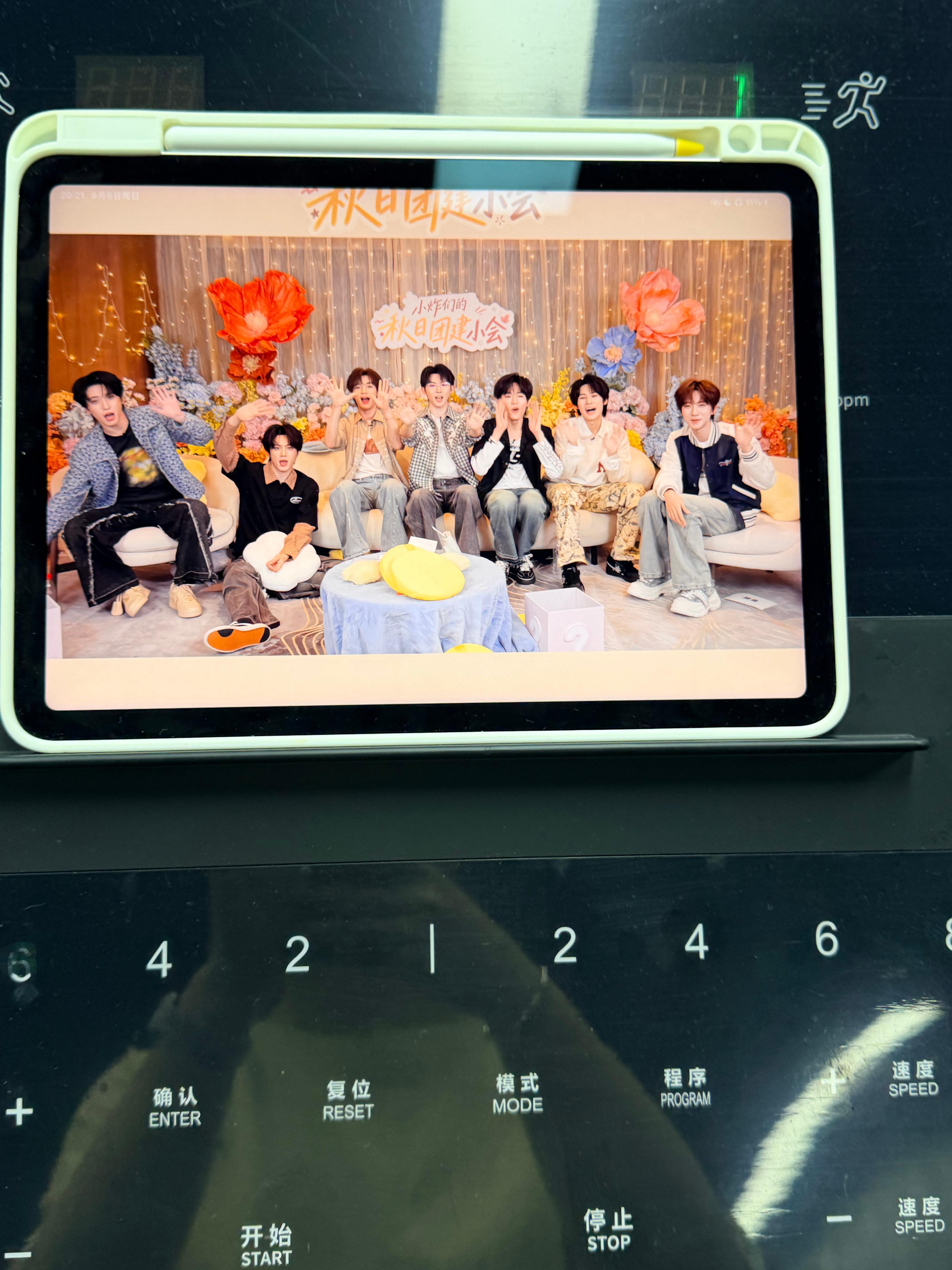 今晚健身房的爬坡机上加了什么…我好幸福🥹🤲🏻🥰🫶🏻 ​​​
