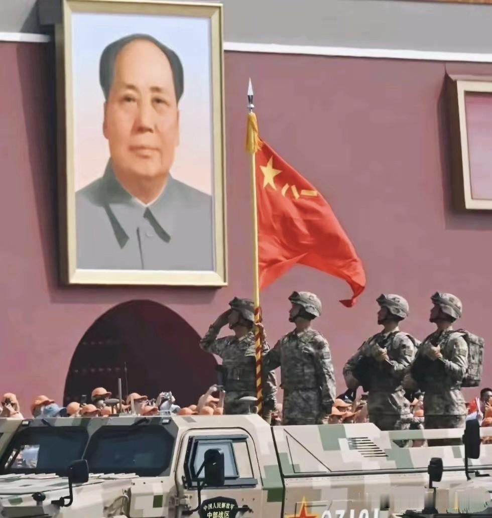毛主席是人民军队的缔造者，建军节到来了，我们深切缅怀伟大领袖毛主席！