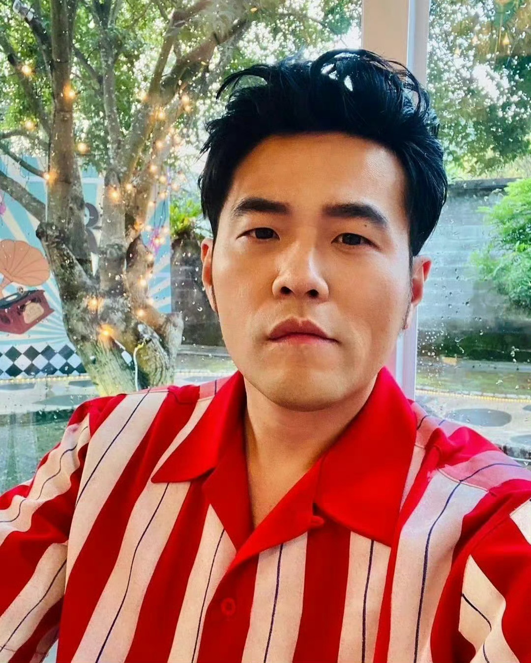 发量挺多的好不好，谁说哥发量少的 ​​​