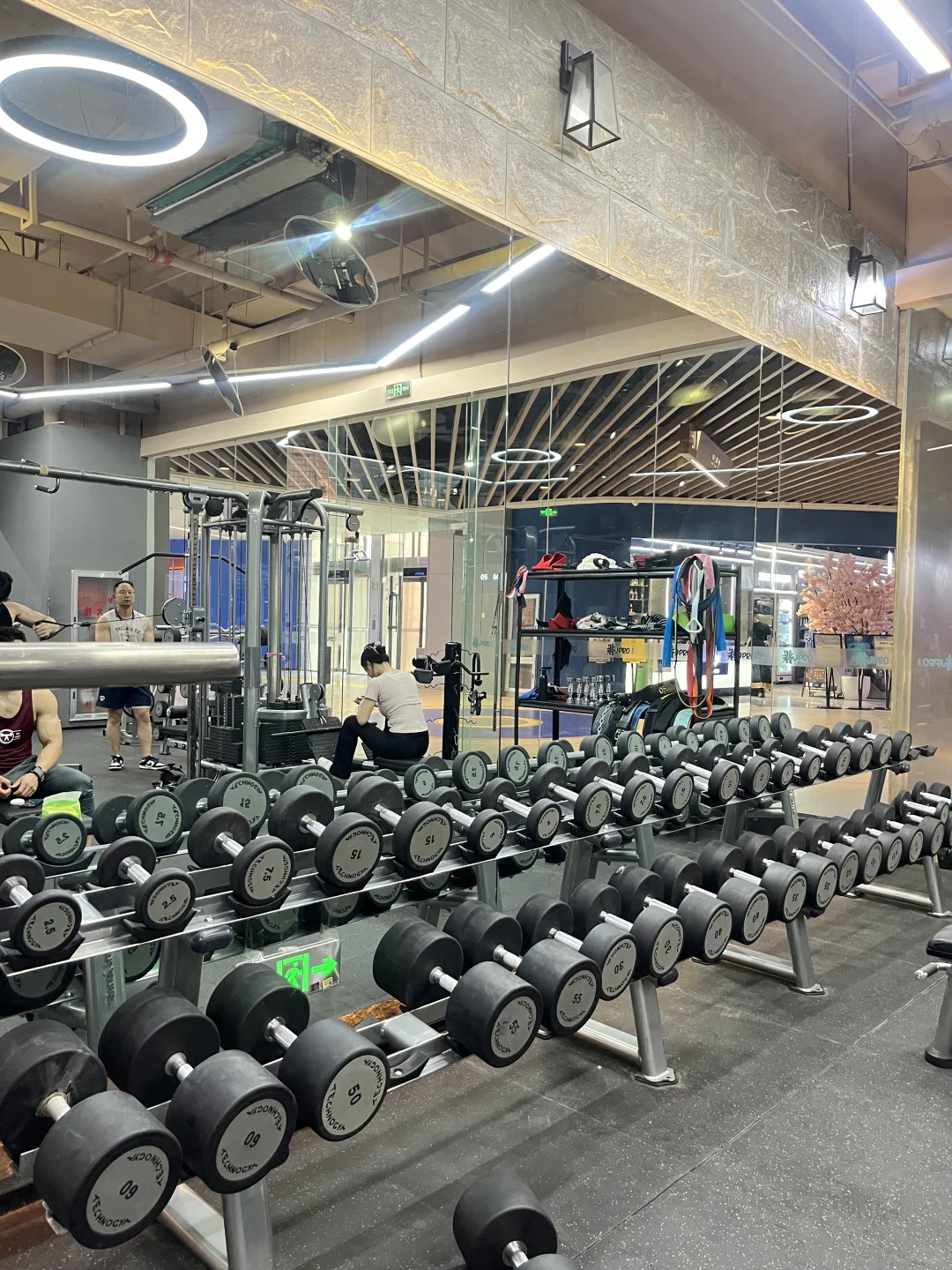 恋爱脑犯了可以去健身房避一避🏋🏻