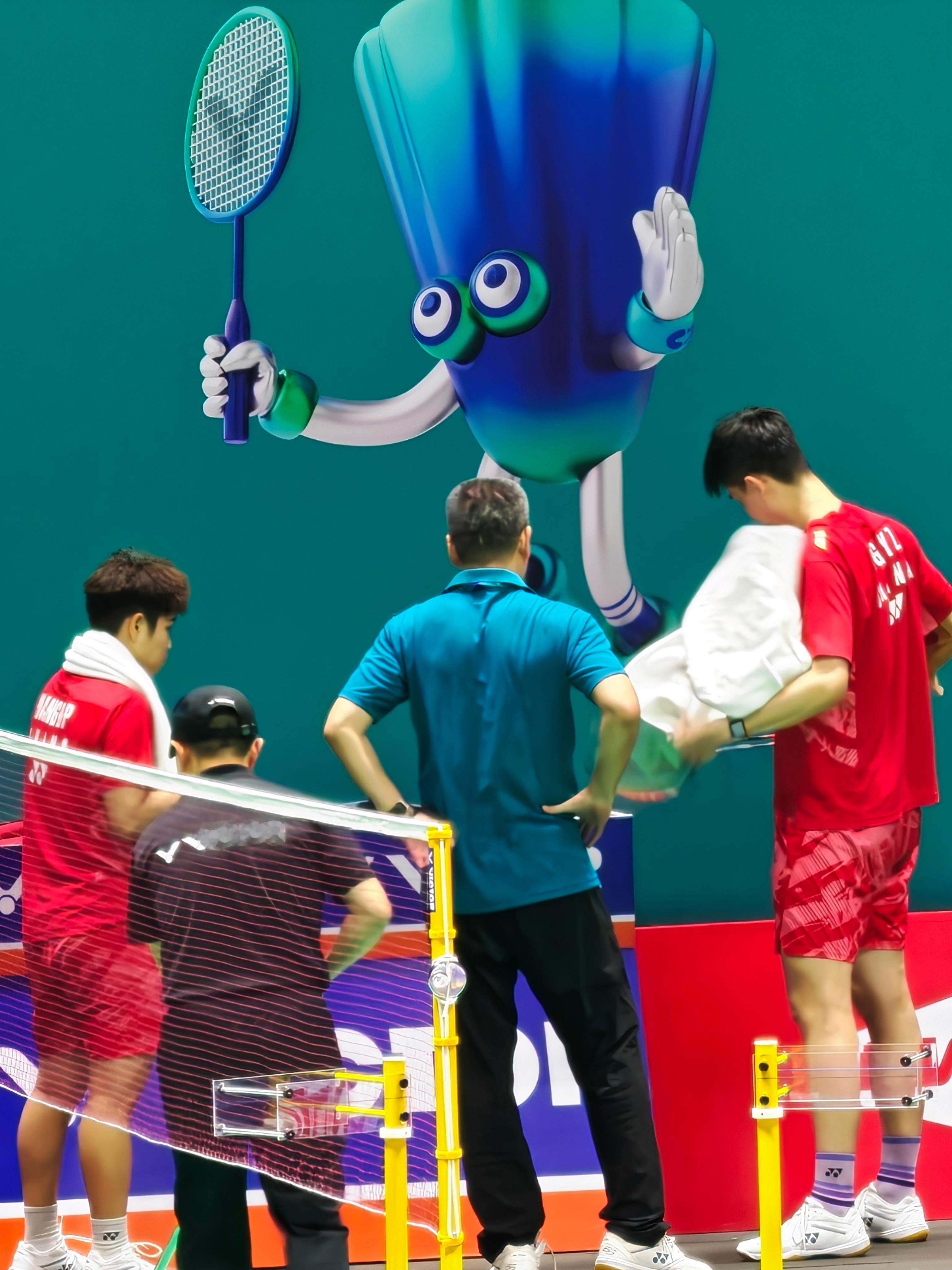 冯彦哲/黄东萍🇨🇳 21-11、24-26 🇲🇾黄天启/林秋仙冯彦哲黄东