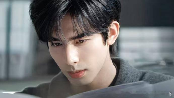 宋威龙2025爱上的最后一个男人 是《骄阳似我》里的林屿森！金丝眼镜配精英气场，