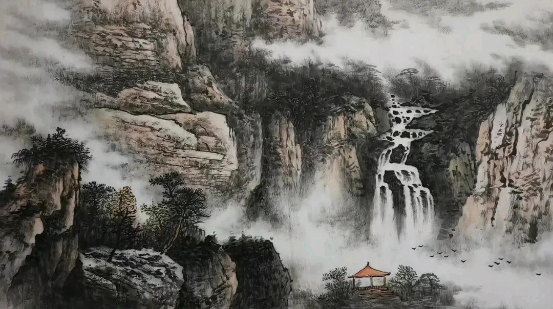 远岫含烟淡欲无，
近潭留白待云铺。
丹青未染风铃处，
已有松声入画图。