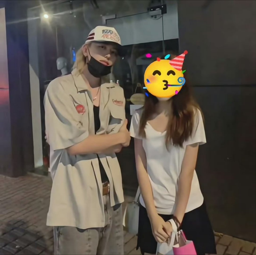 偶遇蔡徐坤 特别真诚宠粉[来抱抱][来抱抱]蔡徐坤私服也太帅了 ​​​