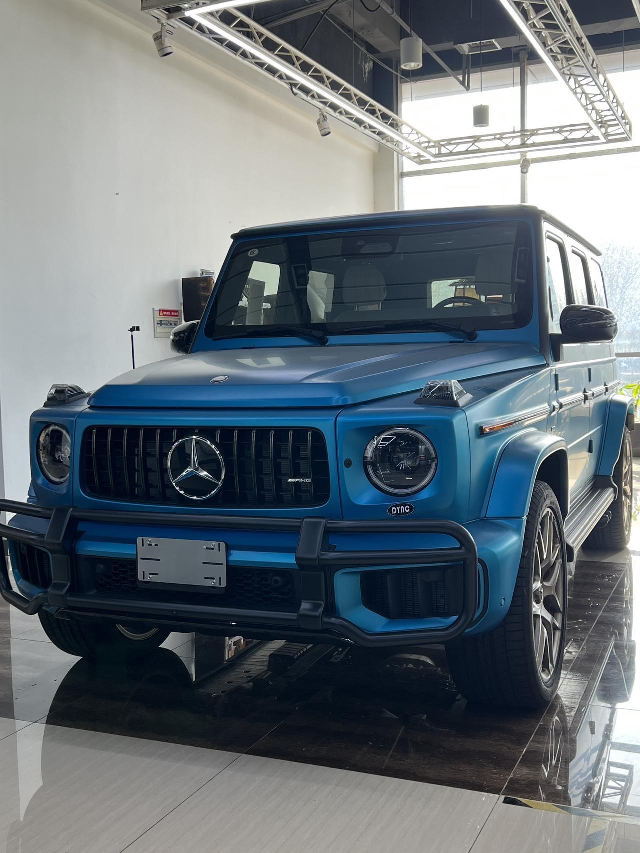 神仙颜值的奔驰大G！磨砂蓝色漆面，外观及内饰满碳选配，金轮法王大满配！绝了！奔驰