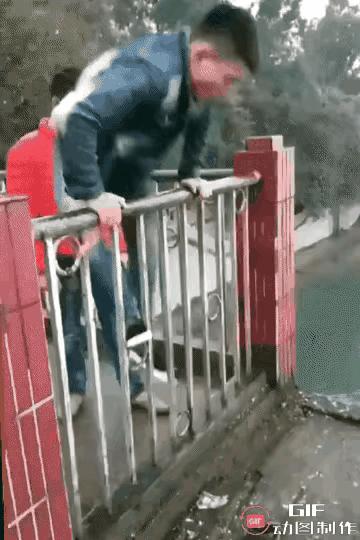 这是在拿命救人，奖励100万都不为过！ [翻白眼][作揖][赞][赞] ​​​