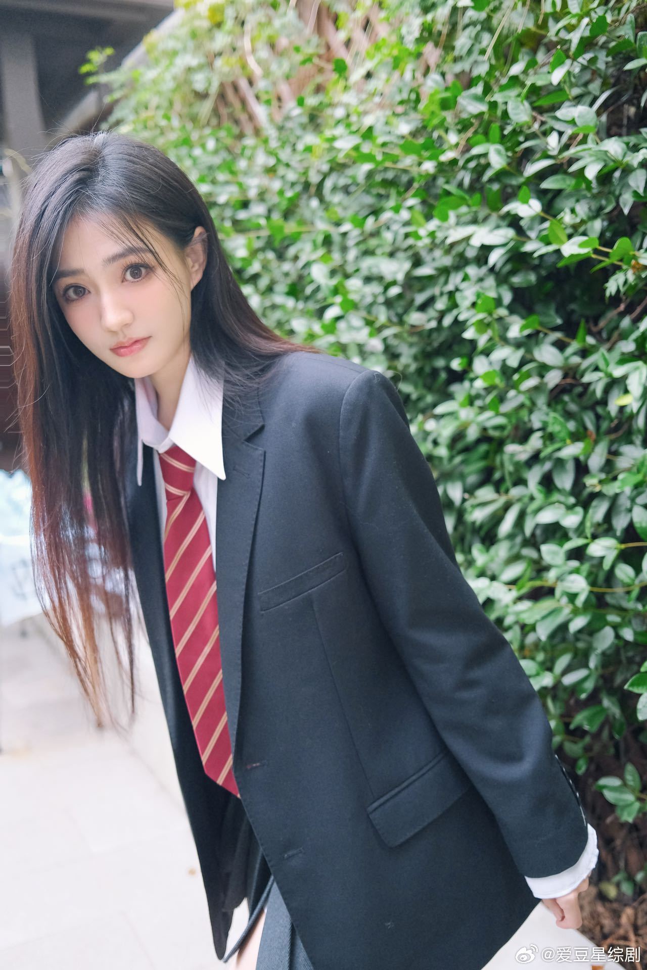 谁懂徐璐学院风制服的含金量 徐璐《国医少年志》美出新高度！学院风制服搭配黑长直，