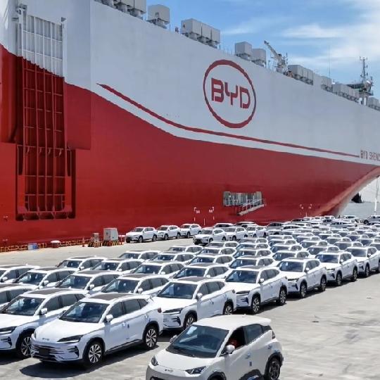 终于有网友扒出来了
比亚迪涨价
根本不是想多赚钱，恰恰相反，是因为存储芯片真的涨