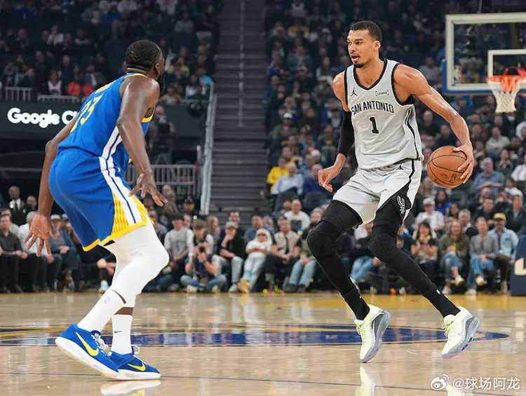 北京时间4月2日，NBA常规赛马刺客场对阵勇士，马刺在文班亚马高效表现引领下，持