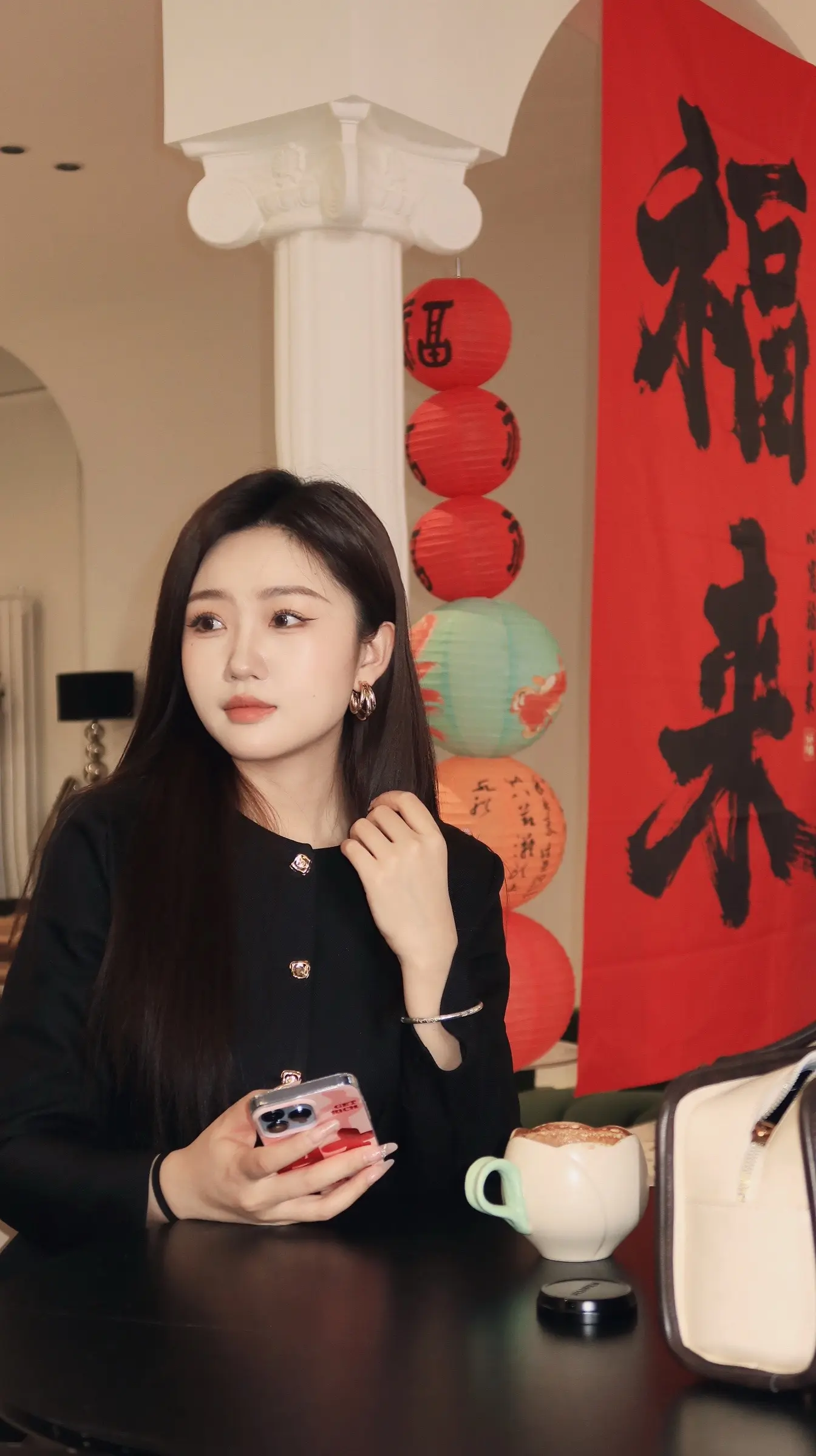 福来福来，否极泰来。左手进宝，右手迎财！ 好运接来，坏事拜拜！ 千回西域