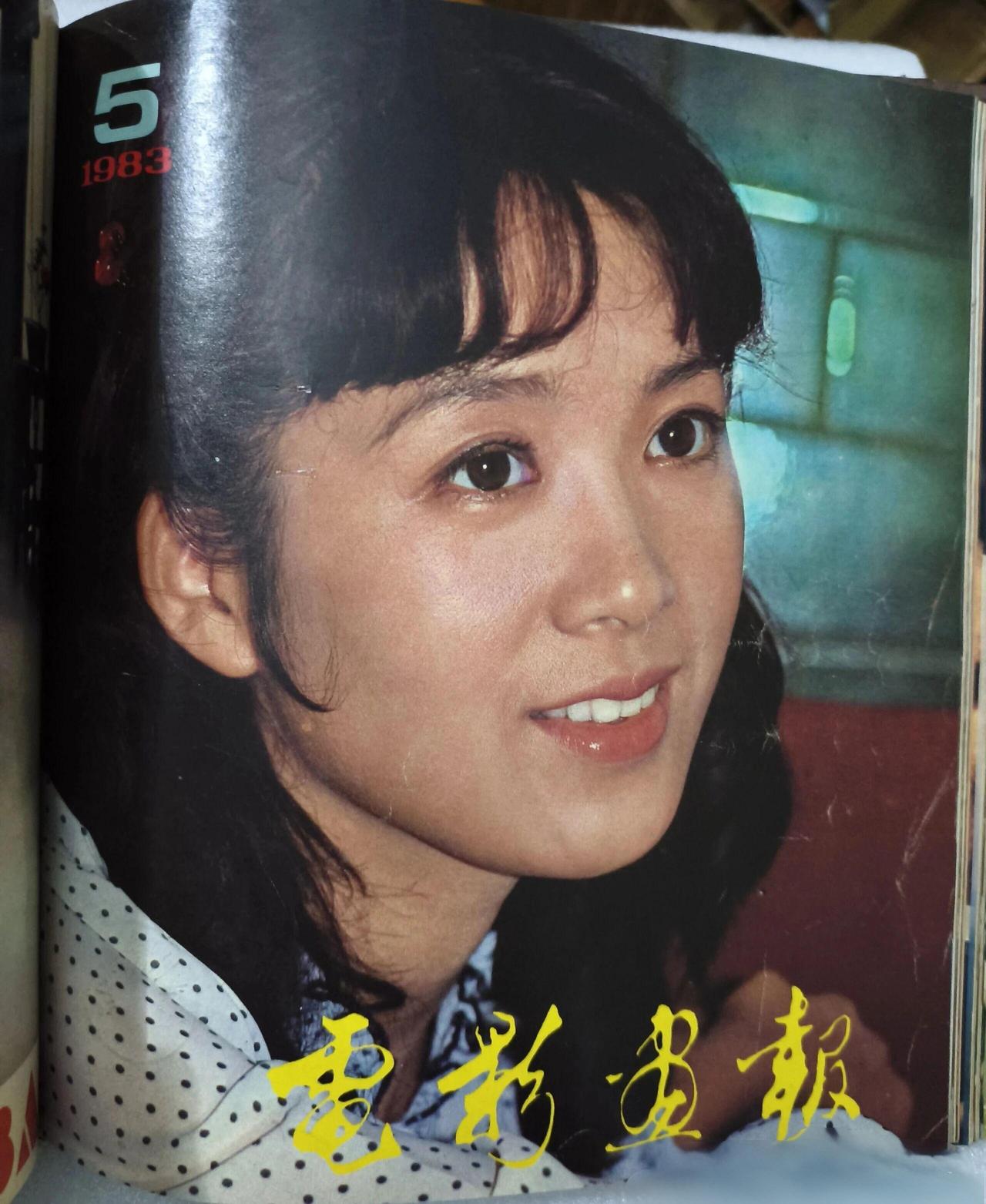 在80年代的中国影坛，龚雪是极具标志性的存在。她凭借清新温婉的长相和自然细腻的演