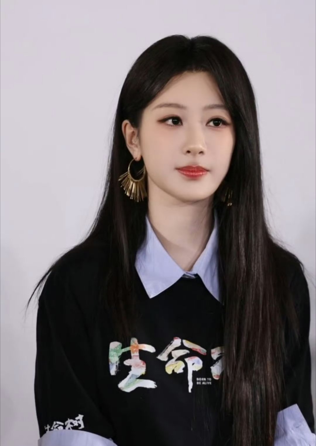 杨紫这个转头笑的瞬间，灵动又明媚，太戳人了