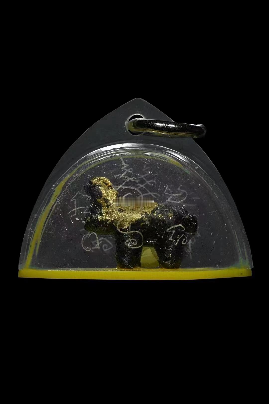 阿赞迪/Pi 迪‮期早‬圣牛，用“普塔坤”粉制作泰国能量佛牌 ​​​