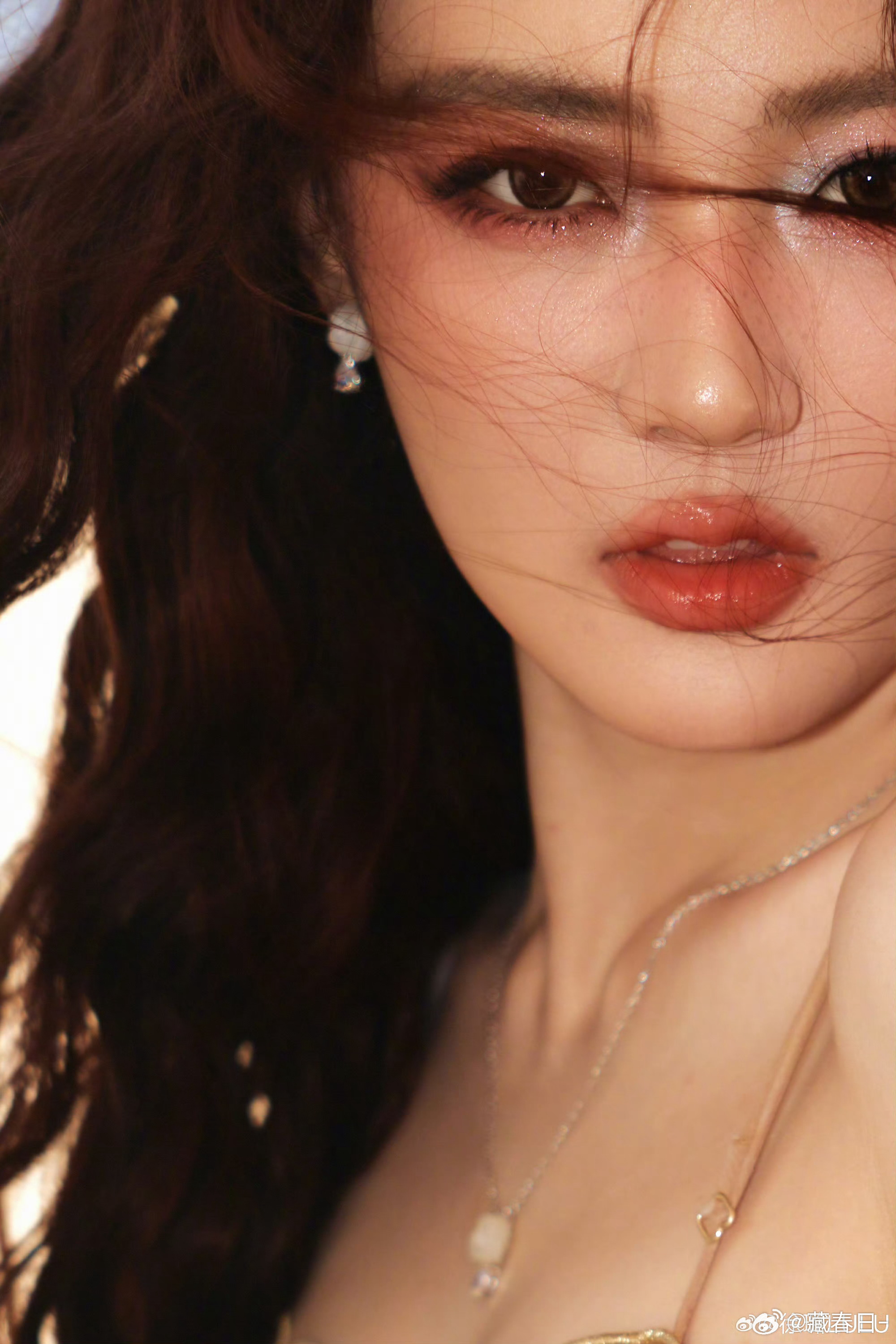 徐璐自曝做了牙贴片徐璐在采访里大大方方承认自己做了牙贴片，还分享了一堆细节——因