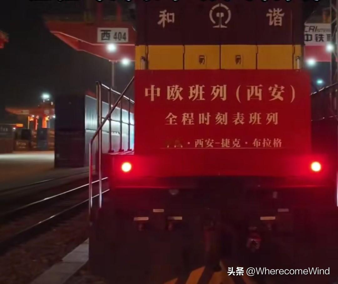 古丝绸之路起点焕发新春。
丝绸之路双枢纽，
让丝绸之路再添新彩。

西安以“空铁