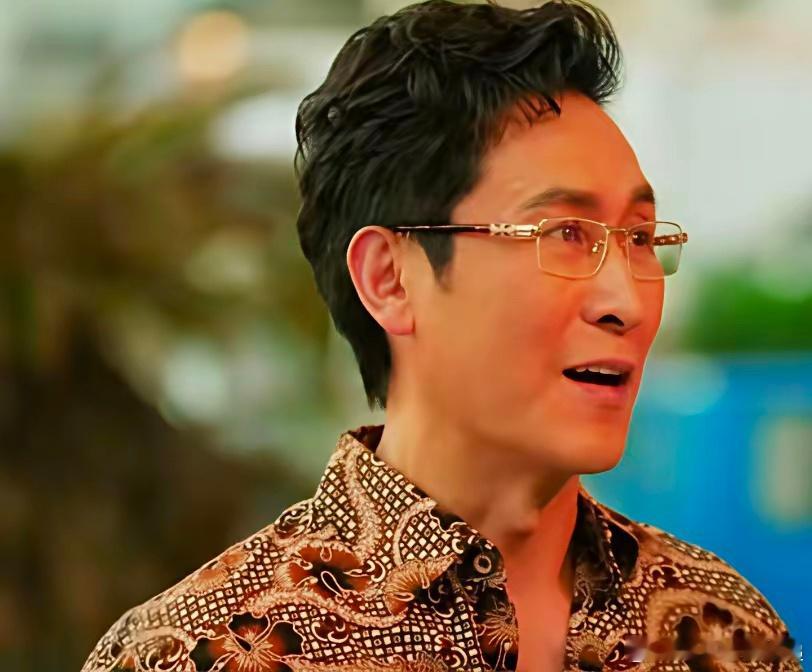 黄耀东被判刑那天，郝倩倩在出租屋收到了金牙哥的最后一条短信。她盯着屏幕笑了三分钟