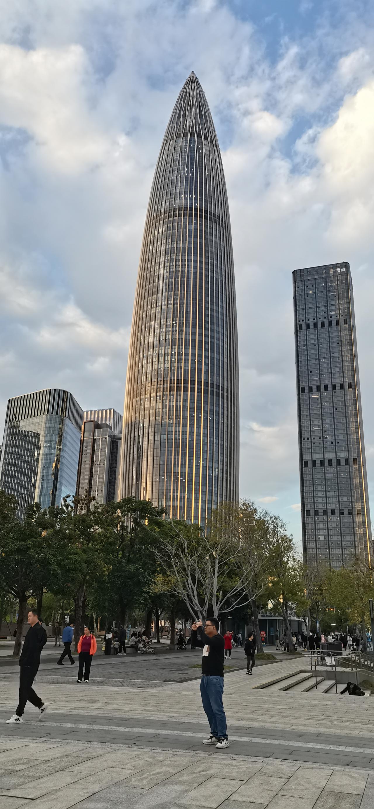 海油股票今天的走势怎么看？
今天股价大幅低开0.88元，股价下穿10日均线。
这